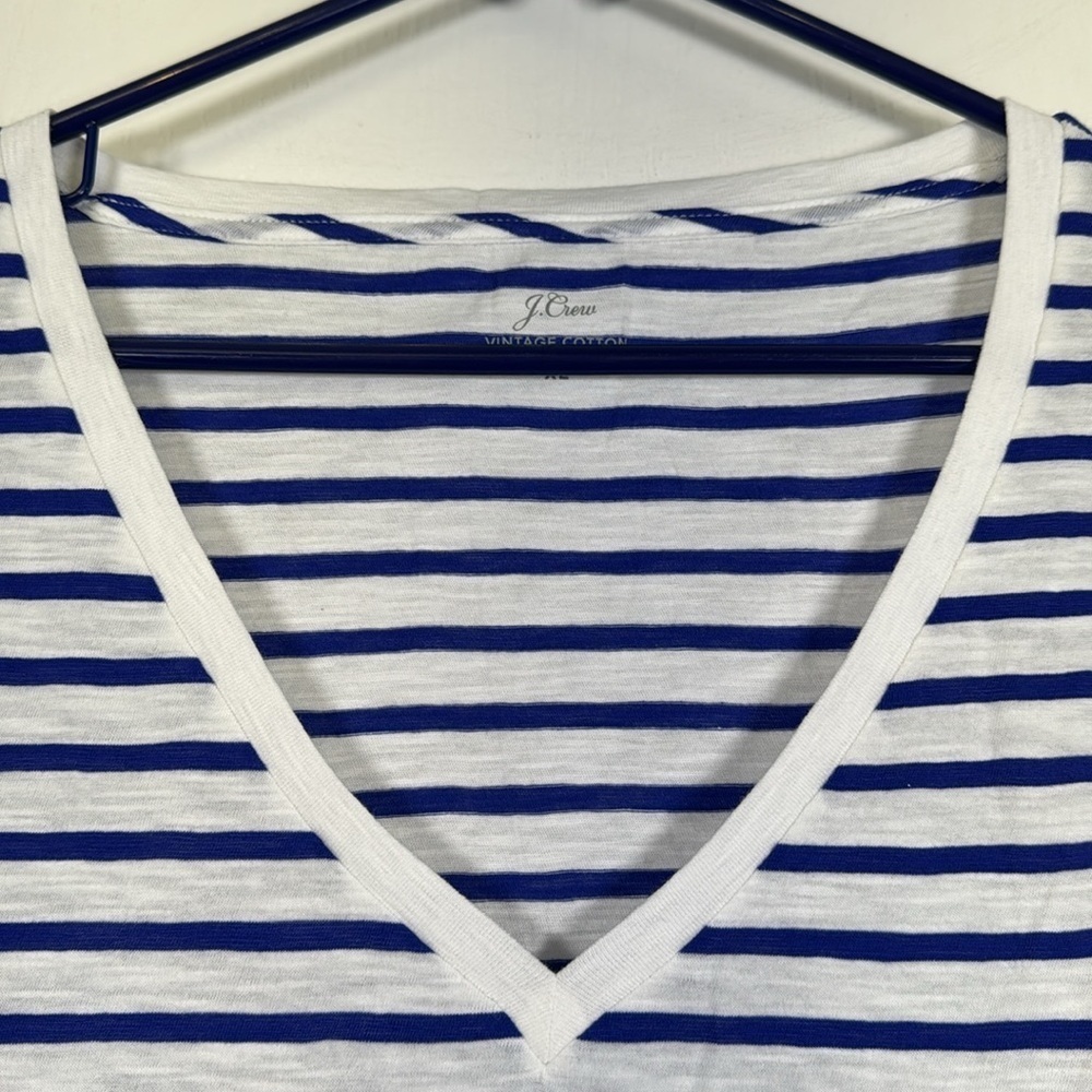 J Crew White Blue V-Neck Vintage Cotton Shirt Size XL EUC #1573 - Picture 3 of 4